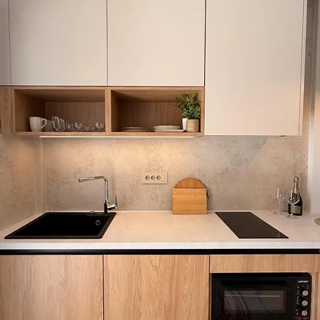Brand New Modern Studio- Hidden Gem