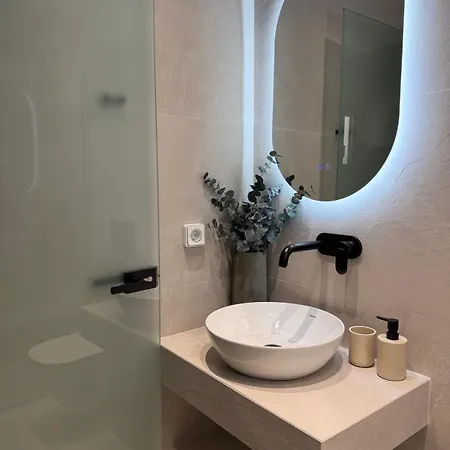 Brand New Modern Studio- Hidden Gem Apartment